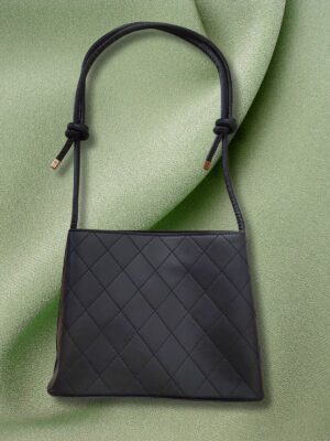 classic shoulder bag for girls black