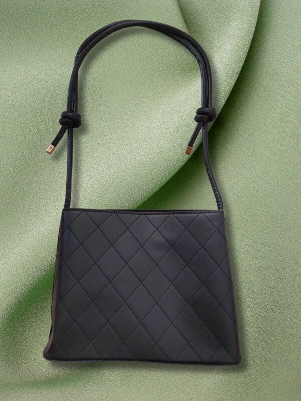 classic shoulder bag for girls black